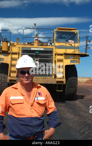 Driver and huge haul truck coal mine central queensland dsc 3081 Stock Photo