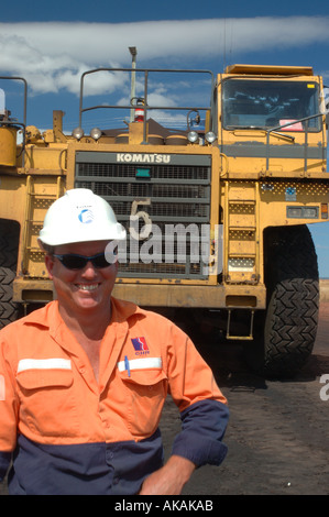 Driver and huge haul truck coal mine central queensland dsc 3080 Stock Photo