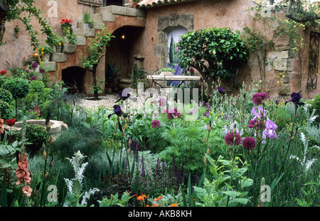 Chelsea FS 1997 design Fiona Lawrenson Provencal garden with table and chairs drought tolerant plants herbs perennials shrubs Stock Photo