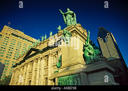 Queen Elizabeth Hotel, Mary Queen of the World Cathedral, 1000 de la Gauchetiere, Downtown, Montreal, Quebec, Canada Stock Photo