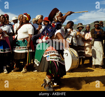 Zulu tribes women dancing in traditional clothing Shakaland Zululand ...