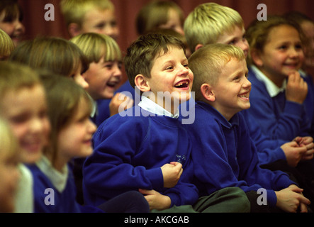 CHILDREN AT MANOR PRIMARY SCHOOL WOLVERHAMPTON UK ENJOYING THE CADBURYS PANTOMIME ROADSHOW Stock Photo