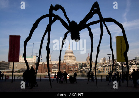 Louise Bourgeois spider sculpture at the Tate Modern, London.Uk Stock Photo