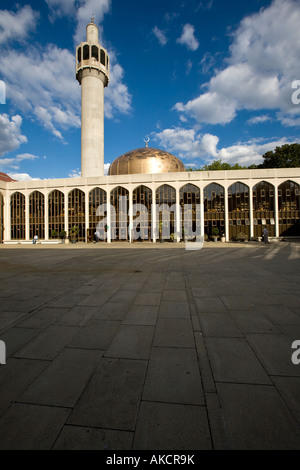 The London Central Mosque and Islamic Cultural Centre. London, England.