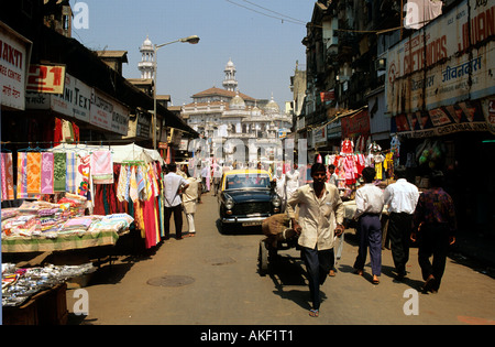 Indien, Mumbai, near to the Crawford Market (Mahatma Jyotiba Phule Market), im Hintergrund die Jama-Masjid-Moschee Stock Photo