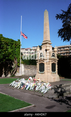The Union Jack at half mast and floral tributes after the death of Diana Princess of Wales Stock Photo