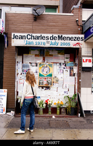shrine to jean charles de menezes outside Stockwell underground station no model release required as back view so unrecognizable Stock Photo