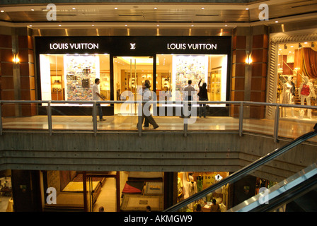 The Louis Vuitton store in the Centro Comercial Sambil Stock Photo - Alamy