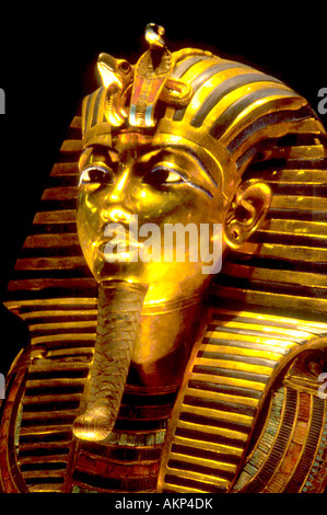 Golden Mask of Ancient Egyptian Pharaoh Tutankhamun in the Cairo ...