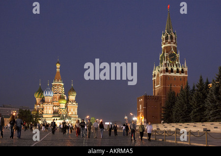 SUMMER EVENING IN RED SQUARE SHOWING KREMLIN WALL AND SAINT BASILS CATHEDRAL AT TWILIGHT MOSCOW RUSSIA Stock Photo