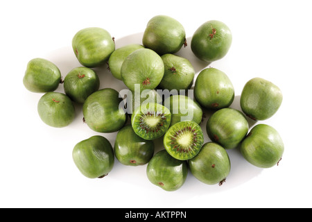 Whole and halved kiwi fruits, close-up Stock Photo