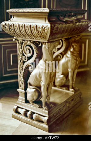 Fontainebleau, France, Monuments 'Chateau de Fontainebleau' Detail Antique Furniture Carved 'Wooden Table' Support Stock Photo