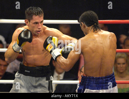 Felix STURM GER (left) vs. Noe Tulio Gonzalez ALCOBA URU (right) WBA World Championship Stock Photo