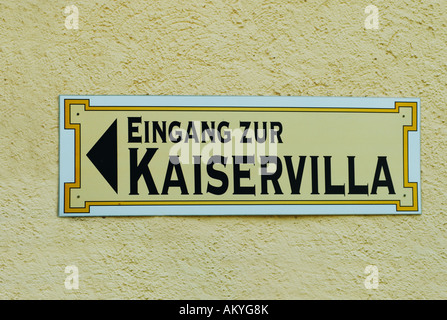 Signpost to the emperor's mansion in the Kaiserpark of Bad Ischl, Salzkammergut, Austria Stock Photo