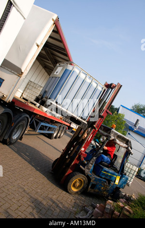 1000 Litre Intermediate bulk containers Liquid Storage Tank on construction  site Stock Photo - Alamy