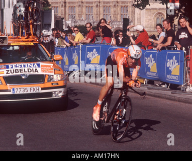 Tour de France 2007, London: Euskaltel Team Leader Haimar Zubeldia leaving first bend of The Prologue, Parliament Square Stock Photo