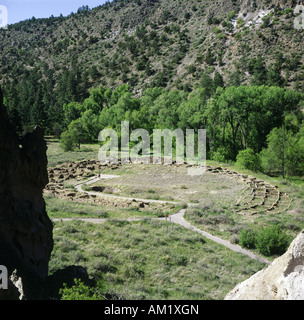 'geography / travel, USA, New Mexico, Bandelier National Monument, view from 'Long House' on the ruins of Pueblo Tyuoni, North Stock Photo