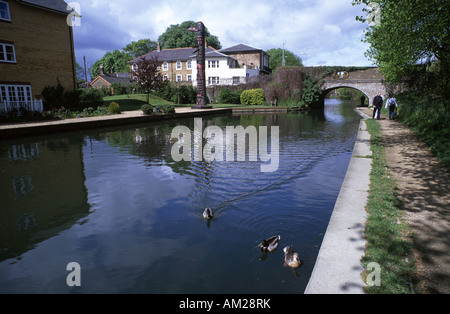 Canadian totem pole by the Grand Union Canal at Berkhamsted UK Stock Photo