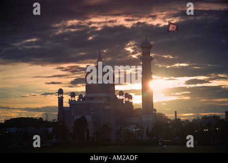 Central Bandar Seri Begawan capital of Brunei the sultan s Omar Ali Saifuddien Mosque Built in Classic Islamic style Kite Stock Photo