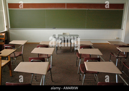 Classroom empty. High school or university desk or table and chairs in ...