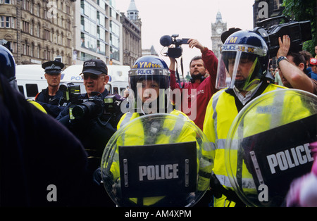In Edinburgh, riot police and media crews faced a demonstration by anarchists protesting against the G8 summit in Gleneagles Stock Photo