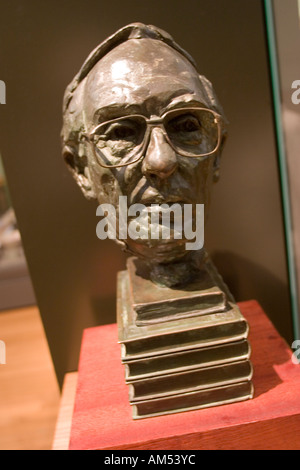 Bust of Donald Dewer in The Kelvingrove Museum Glasgow Scotland GB UK