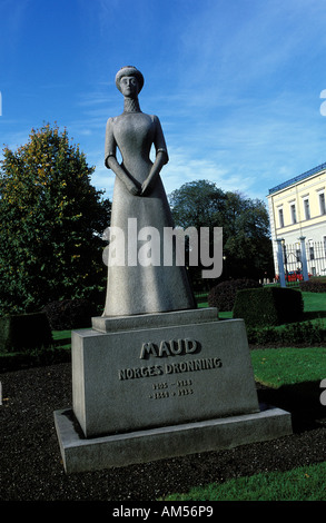 Queen Maud Statue Outside Royal Palace Oslo Norway Stock Photo Alamy queen-maud-statue-outside-royal-palace-oslo-norway-stock-photo-alamy