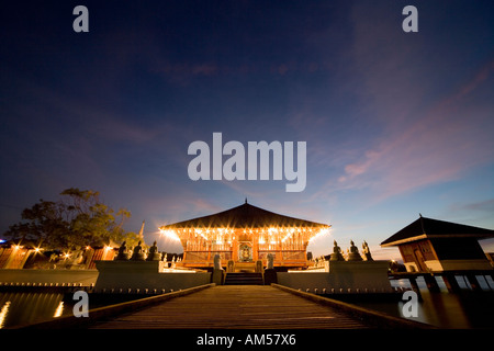 Seema Malakaya, Simamalaka, Buddhist temple in Beira Lake by sir Geoffrey Bawa. Colombo, Sri Lanka at dusk. Stock Photo