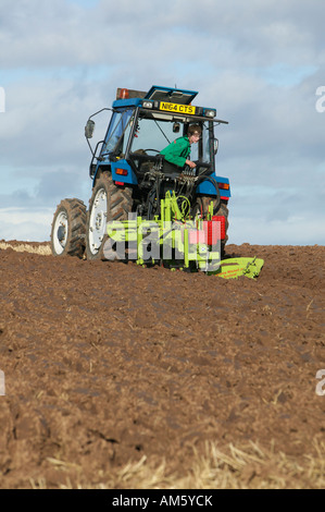 Andrew Mitchell Jnr ploughing. 2007 Scottish Ploughing Championships held at Pusk Farm Balmullo St Andrews Fife Scotland UK Stock Photo