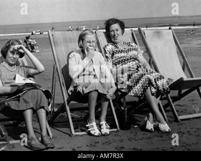 OLD VINTAGE FAMILY SNAPSHOT PHOTOGRAPH OF MOTHER AND TWO DAUGHTERS SITTING IN DECK CHAIRS ON BEACH