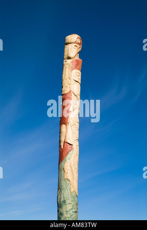 dh Totem pole HOLM ORKNEY Native Canadian Squamish Indian and Orcadian Totem Pole wooden carve art uk
