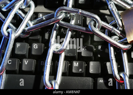 DEU, Germany : Symbolic photo, Internet and computer security. Computer keyboard with steel chain and lock Stock Photo