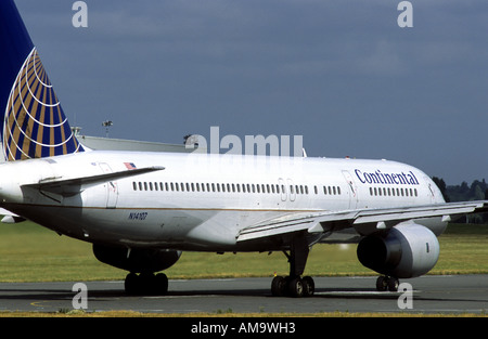 Continental Airlines Boeing 757 about to take off at Birmingham International Airport, West Midlands, England, UK Stock Photo