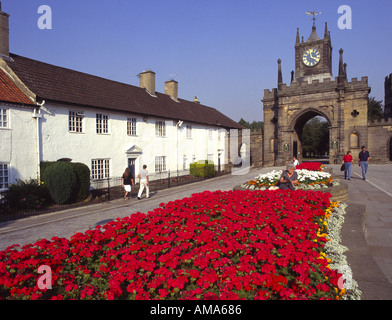 Gate House Bishops Palace Bishop Auckland County Durham known also as Auckland Castle Stock Photo