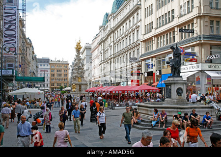 Aug 2008 - People at Graben pedestrian street Vienna Austria Stock Photo