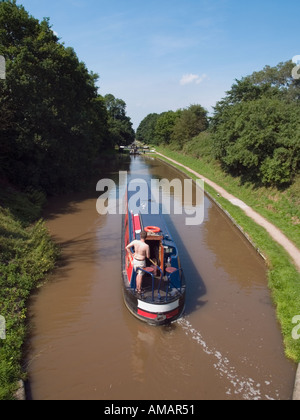 NARROW BOAT BETWEEN LOCKS in Audlem Flight seen from above at Coxbank on Shropshire Union Canal. Audlem Cheshire England UK Stock Photo