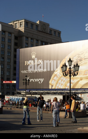 LARGE ROLEX WATCH ADVERTISEMENT AND CROWDS IN MANEZHNAYA SQUARE MOSCOW RUSSIA Stock Photo