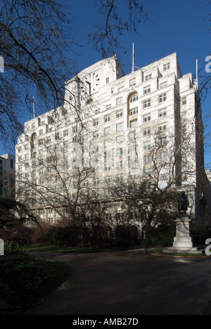 Victoria Embankment Gardens and Shell Mex House or also known as 80 ...