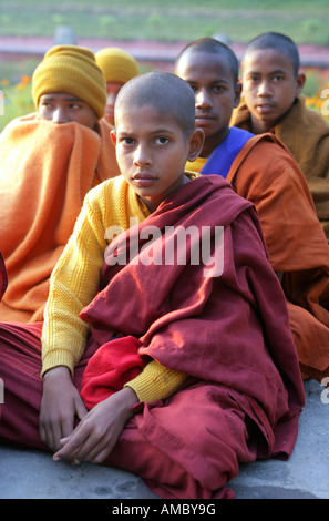 India, Bodhgaya: young buddhist monks, Mahabodhi Temple, the place of the Buddha's Enlightenment Stock Photo