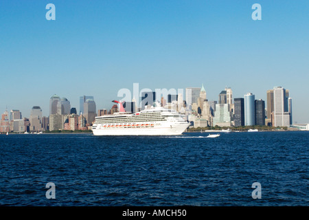 Cruise Ship Carnival Triumph departs New York City Stock Photo