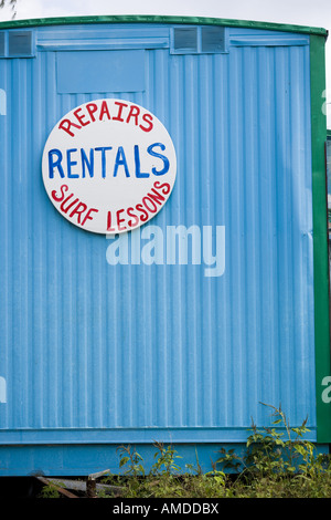 Wall with sign for Repairs Rentals and Surf Lessons Stock Photo