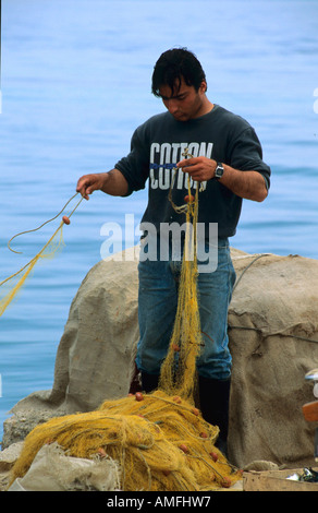 Griechenland, Chalkidiki, Kassandra, Nea Fokia, Fischer im Hafen Stock Photo