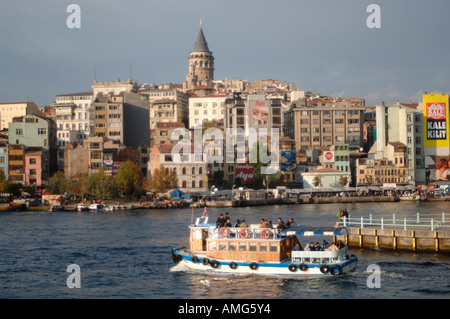 Türkei, Istanbul, Goldenes Horn mit Galatabrücke, Stadtteil Karaköy und Galataturm Stock Photo