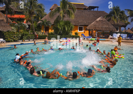 holidaymakers exercise in a pool in mexico Stock Photo