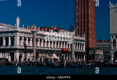 Venedig, Stadtteil San Marco, Bacino San Marco,  Blick auf  Piazzetta, mit Libreria Veccia / Biblioteca Nazionale Marciana und G Stock Photo