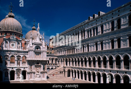 Venedig, Stadtteil San Marco, Palazzo Ducale, Innenhof, Scala dei Giganti, Treppe der Giganten, Figuren von Jacopo Sansovinos, M Stock Photo