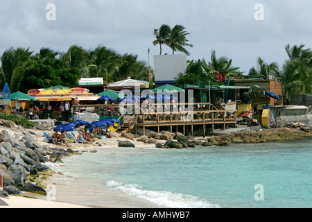 Sunset Beach Bar Dutch Sint Maarten favourite spot for watching big jets landing at adjacent Princess Juliana airport Stock Photo