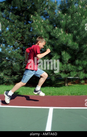 sports shoes for 8 year boy
