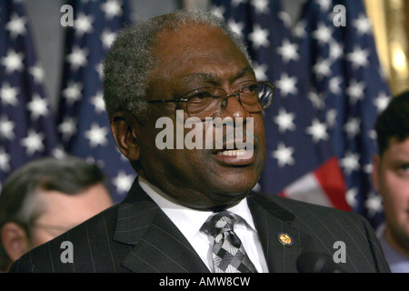 House of Representives Whip James Clyburn D-SC talks to press after the passage of the vote on US Troop Readiness, Stock Photo