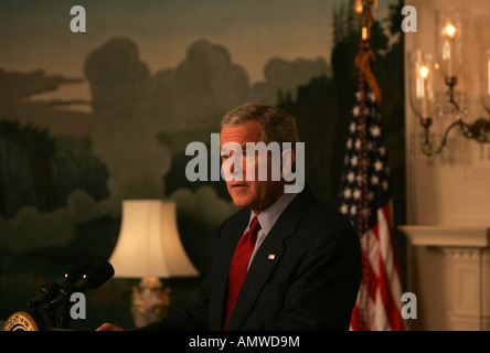 President George W Bush makes a statement on the North Korean Nuclear Test in the Diplomatic Reception Room of the White House Stock Photo